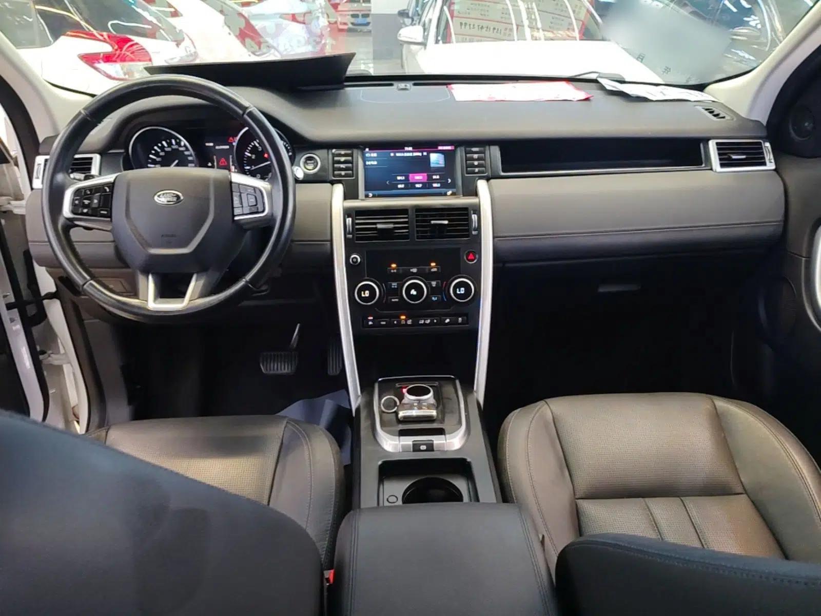 Land Rover Discovery Sport 2016 2.0T SE — миниатюра 17