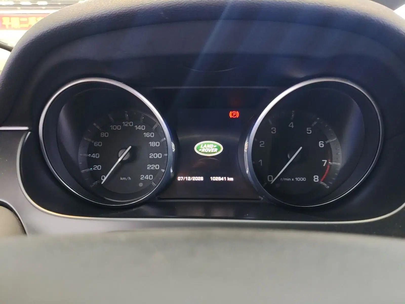 Land Rover Discovery Sport 2016 2.0T SE — миниатюра 19