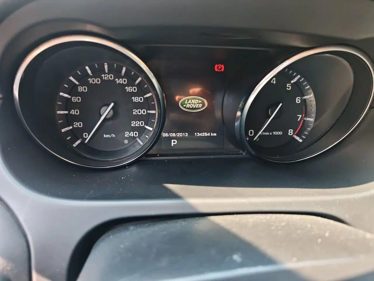 Land Rover Discovery Sport 2015 2.0T SE — миниатюра 12
