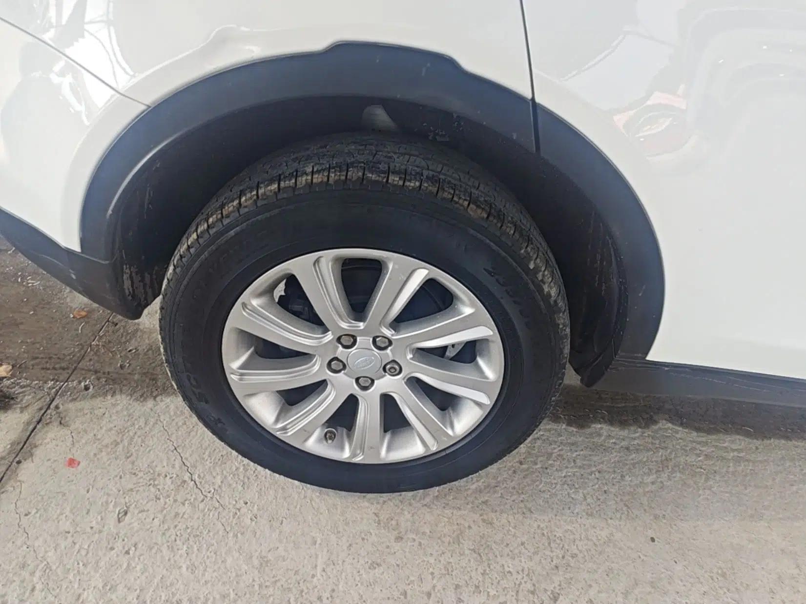 Land Rover Discovery Sport 2017 2.0T SE — миниатюра 11