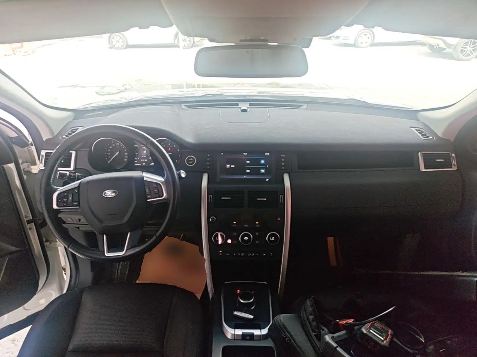 Land Rover Discovery Sport 2017 2.0T SE — миниатюра 12