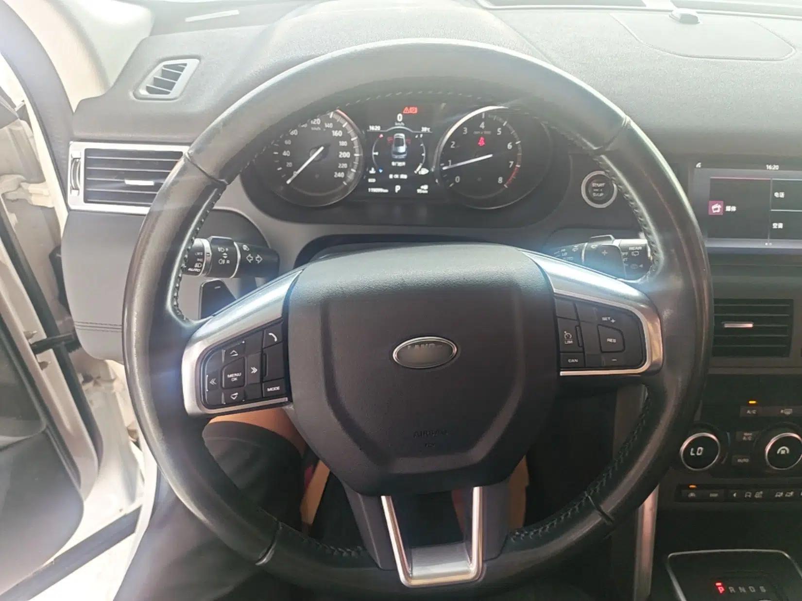 Land Rover Discovery Sport 2017 2.0T SE — миниатюра 13