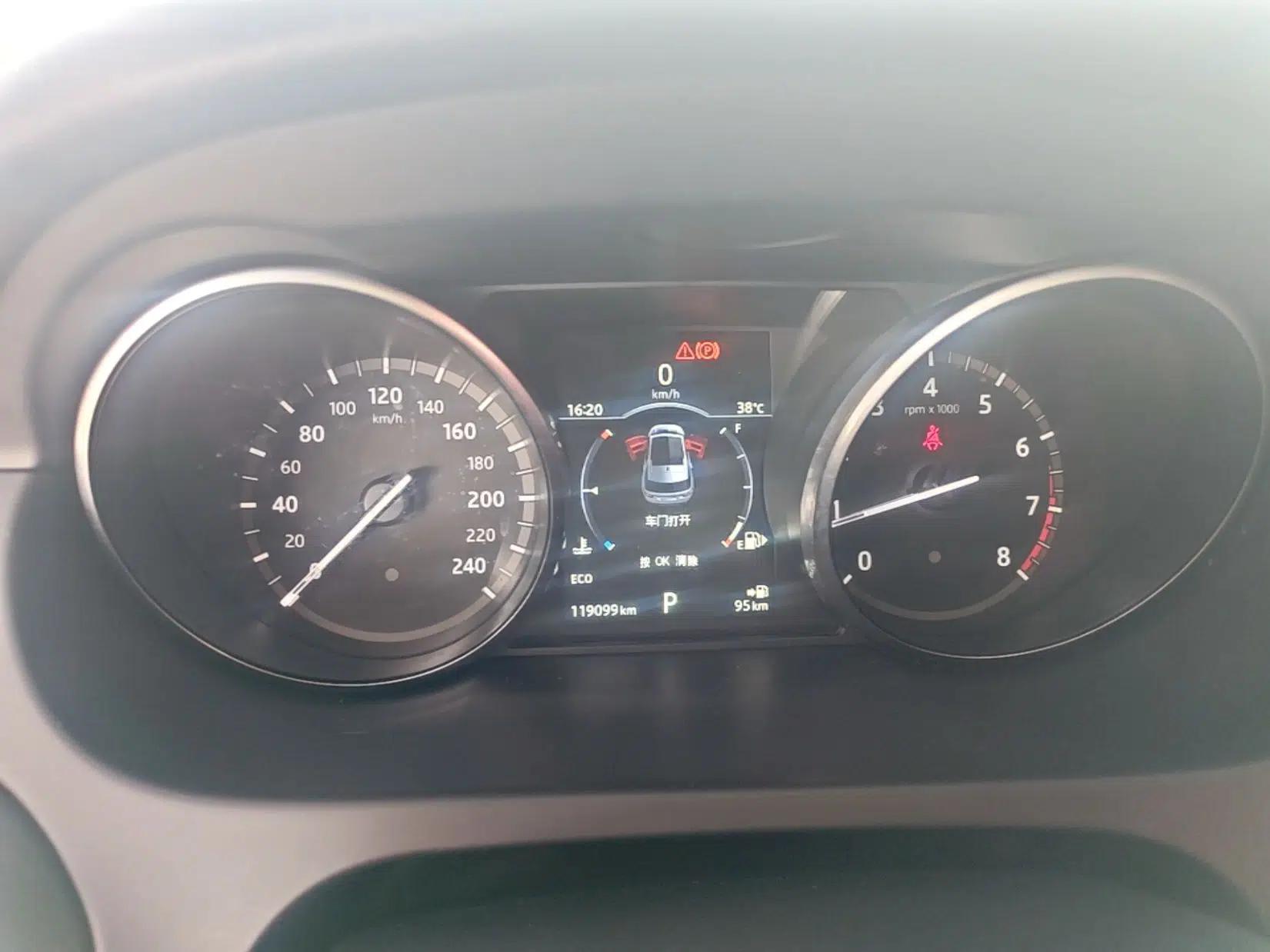 Land Rover Discovery Sport 2017 2.0T SE — миниатюра 14