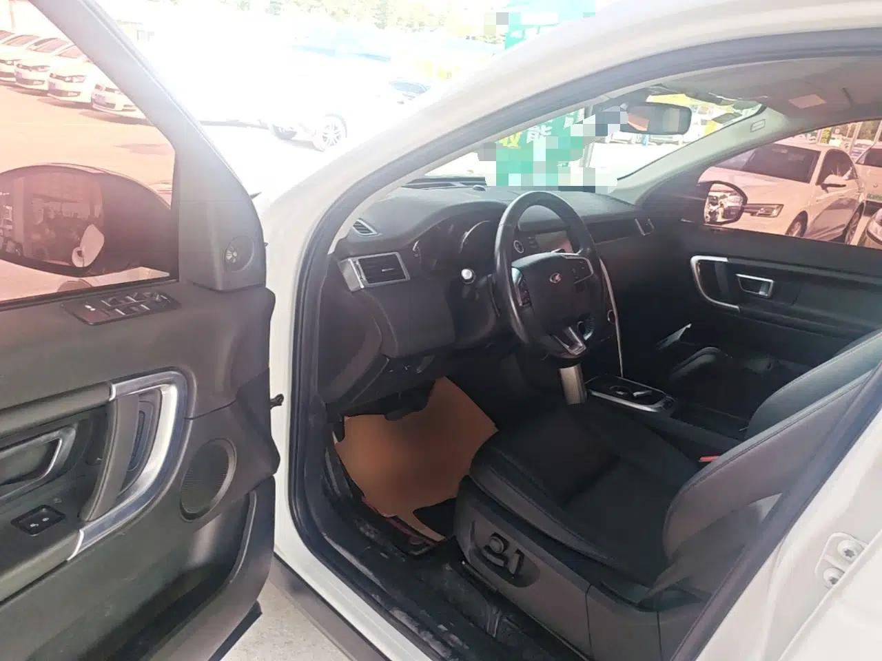 Land Rover Discovery Sport 2017 2.0T SE — миниатюра 18