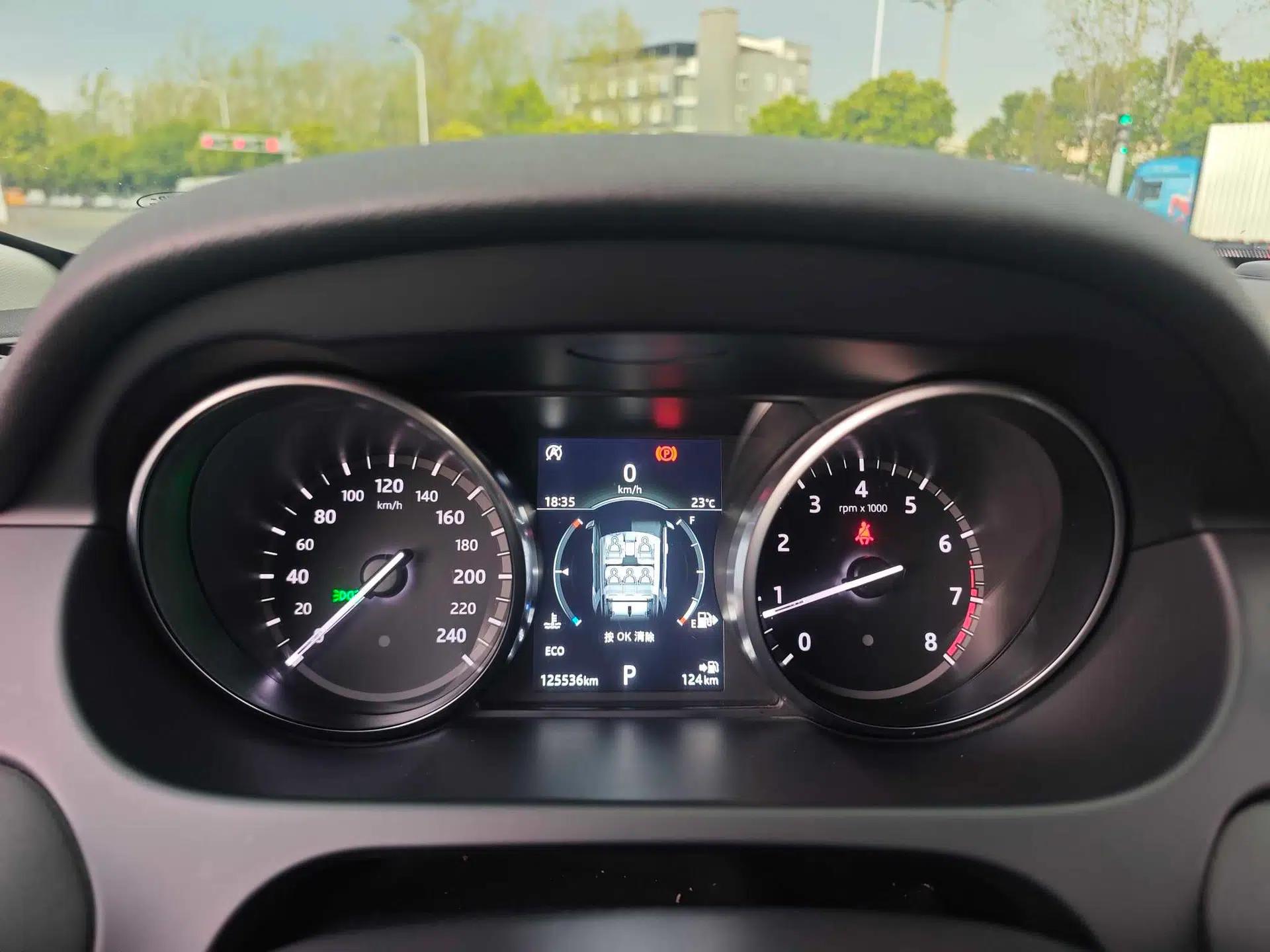 Land Rover Discovery Sport 2018 240 PS HSE Version — миниатюра 8