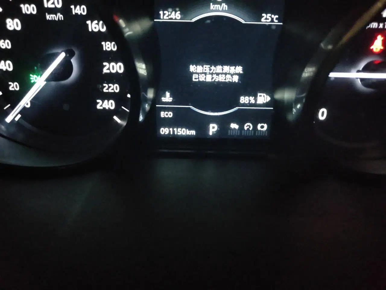 Land Rover Discovery Sport 2017 2.0T SE — миниатюра 12