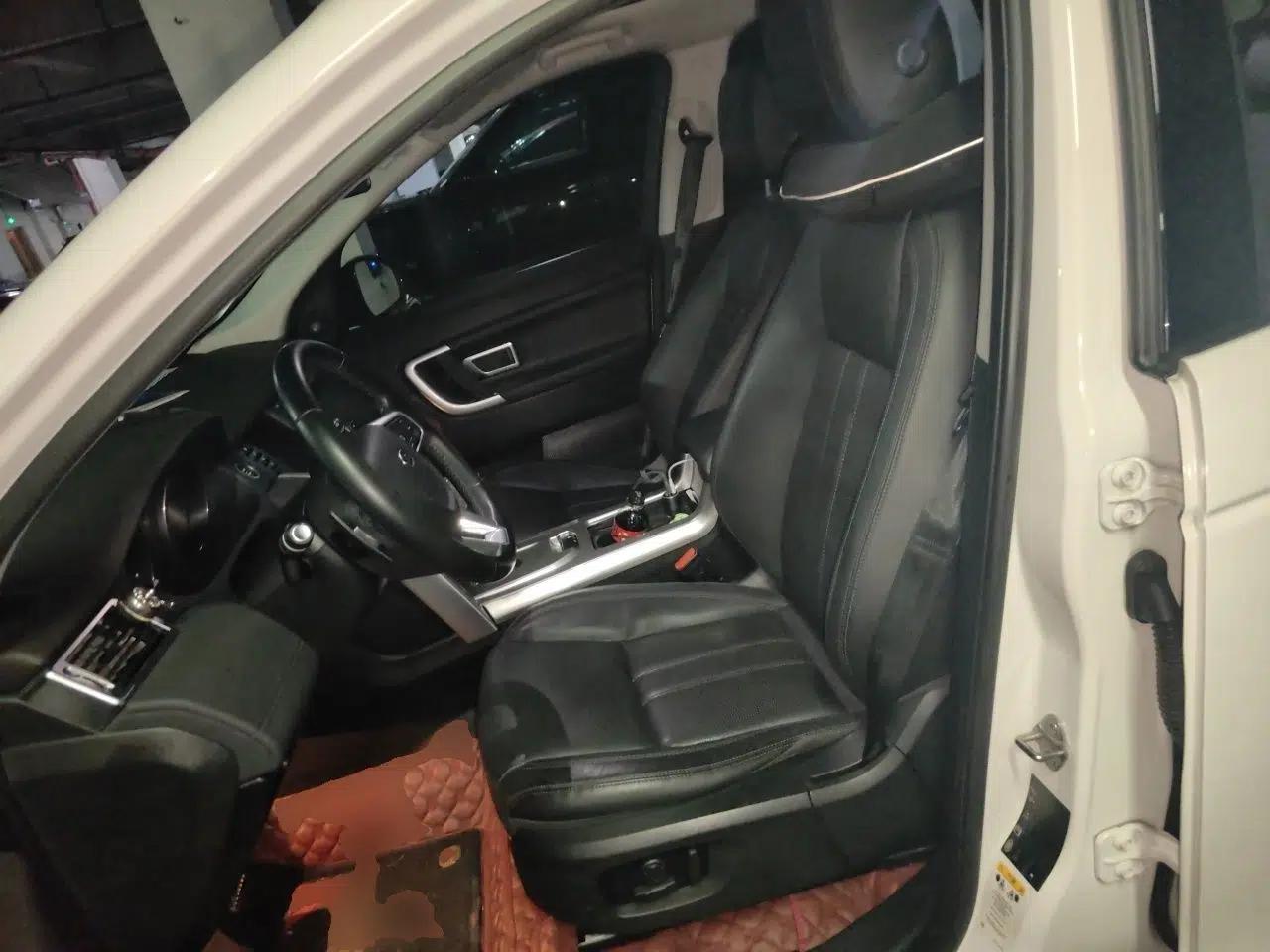 Land Rover Discovery Sport 2017 2.0T SE — миниатюра 15