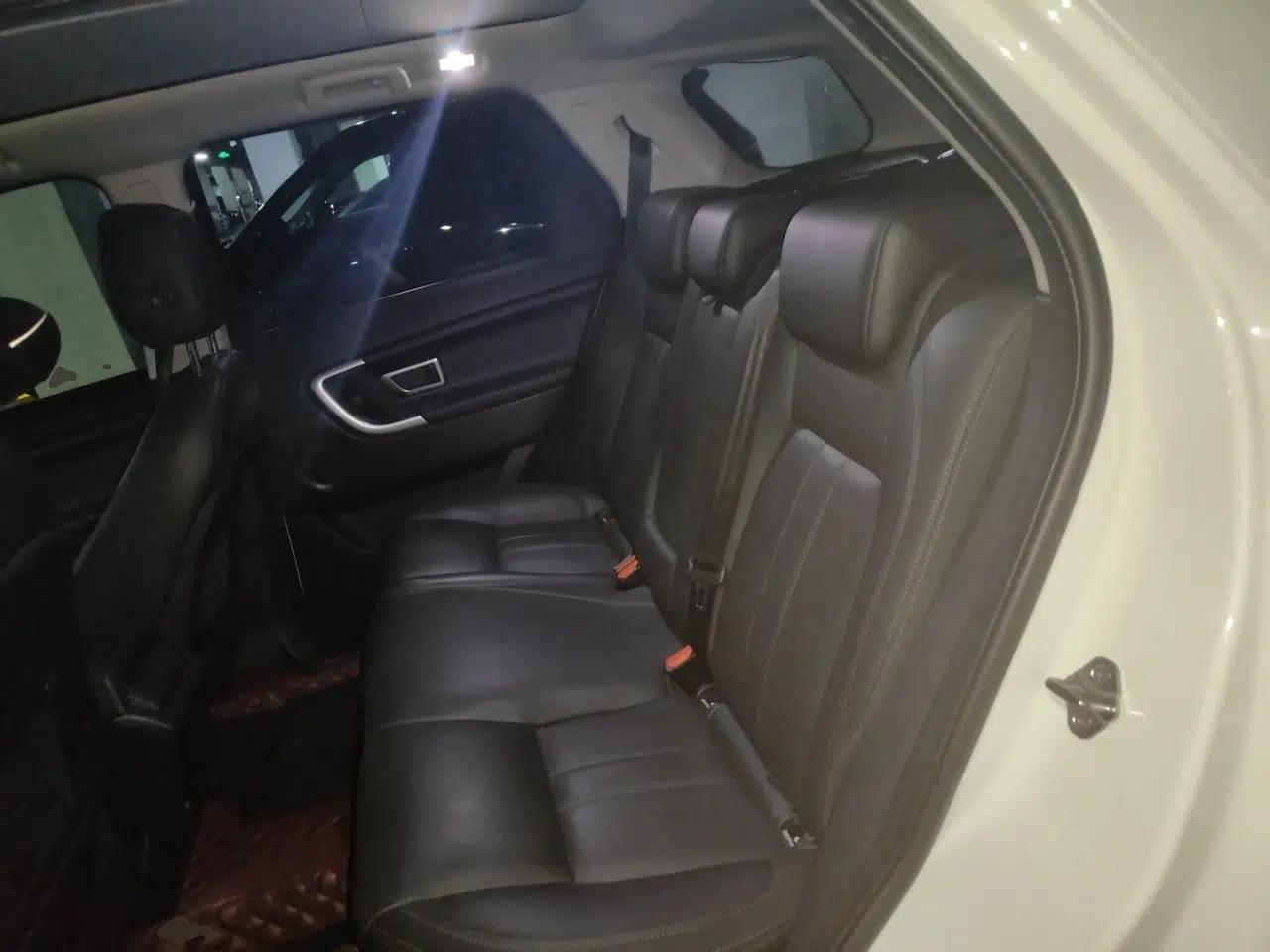 Land Rover Discovery Sport 2017 2.0T SE — миниатюра 17