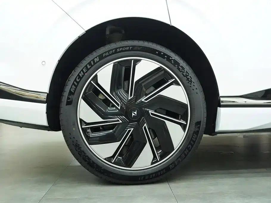 eπ008 2025 Model 636Ultra Ruyi Edition 5-seater — миниатюра 10