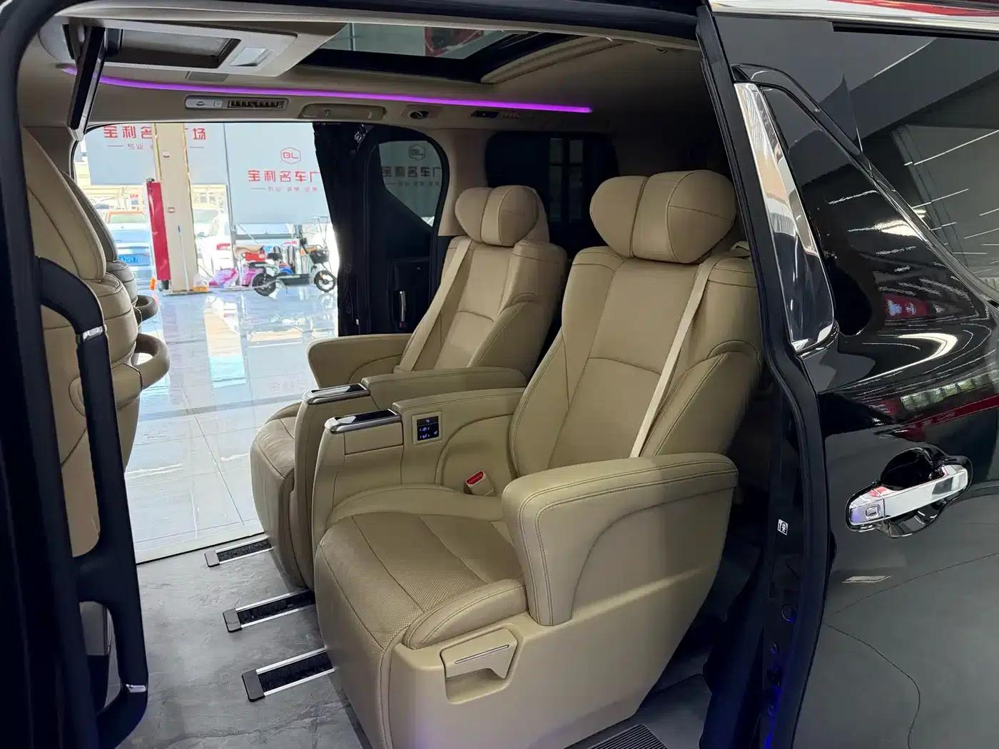 2021 Alphard Hybrid 2.5L Luxury Edition — миниатюра 16