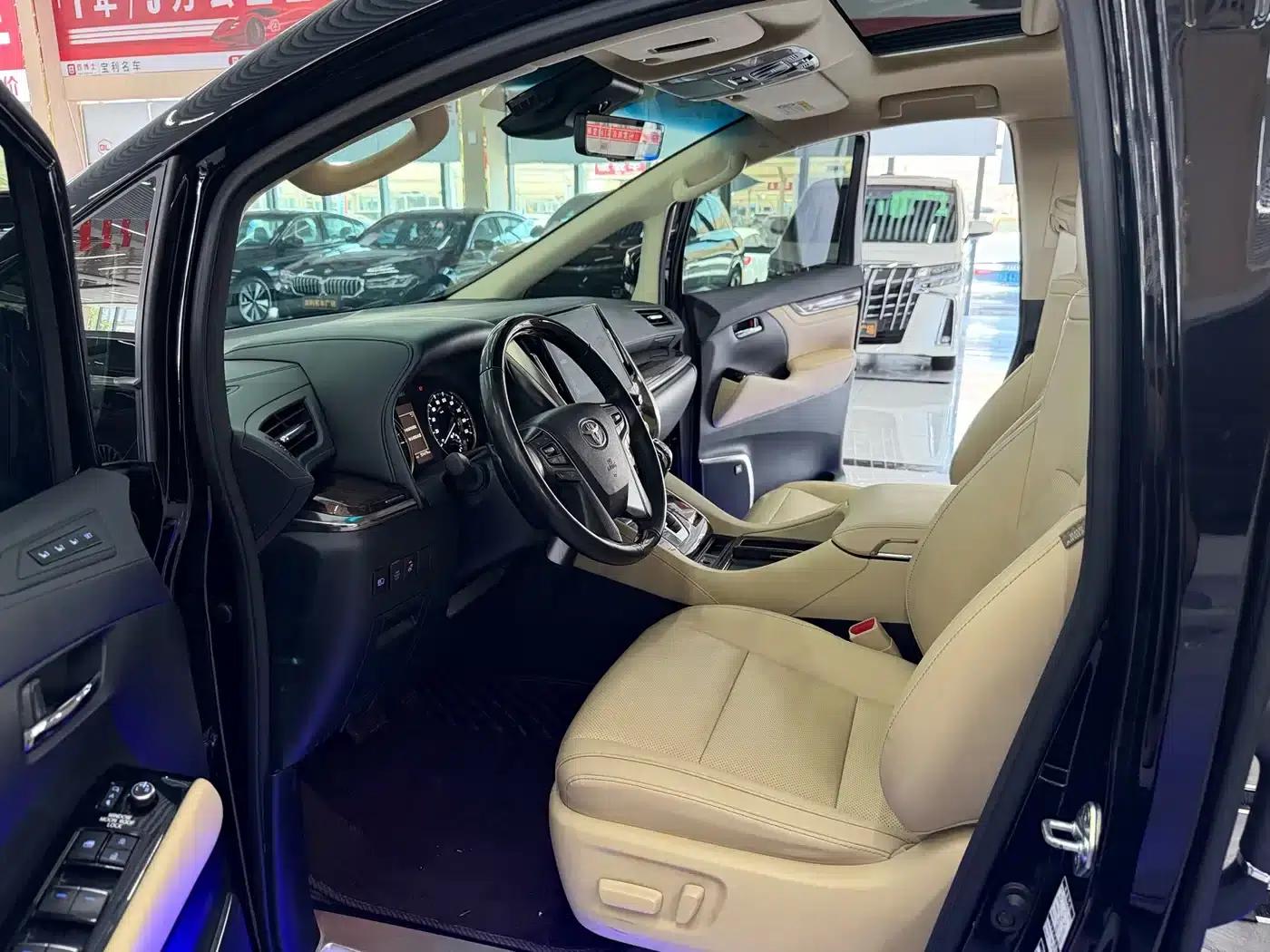 2021 Alphard Hybrid 2.5L Luxury Edition — миниатюра 17
