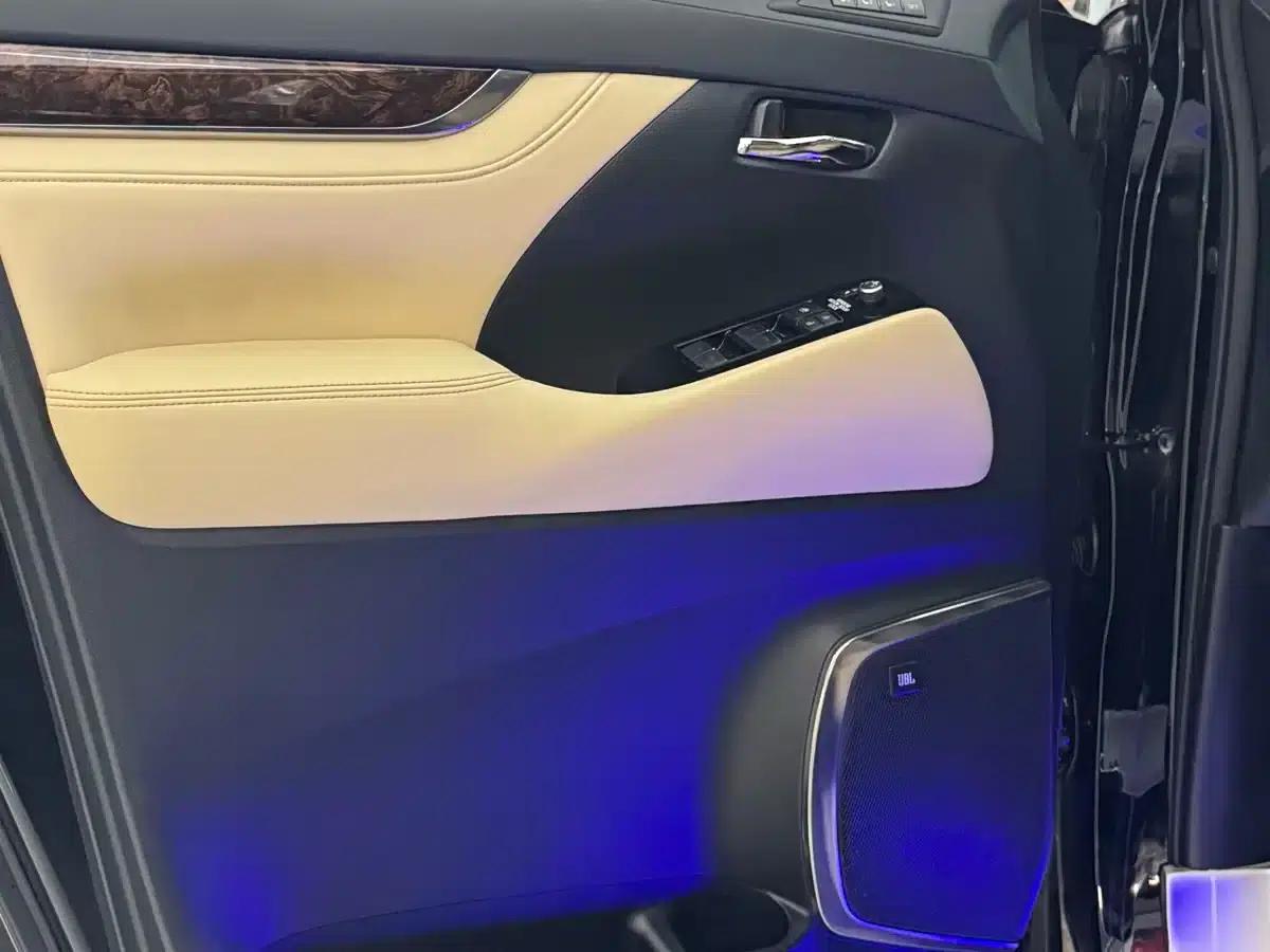 2021 Alphard Hybrid 2.5L Luxury Edition — миниатюра 20