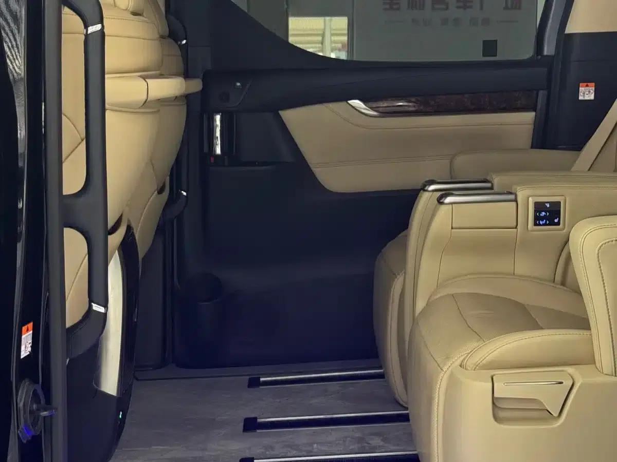 2021 Alphard Hybrid 2.5L Luxury Edition — миниатюра 23
