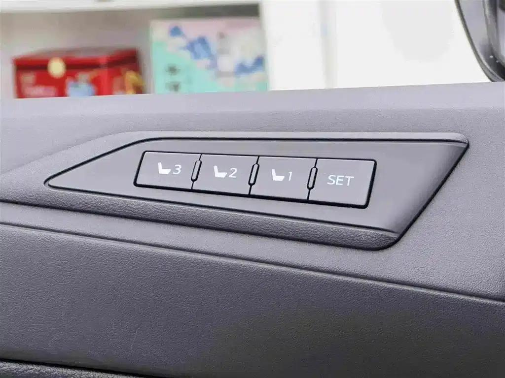 2020 Alphard Hybrid 2.5L Premium Edition — миниатюра 16
