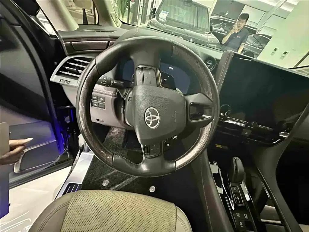 2024 Alphard Hybrid 2.5L Premium Edition — миниатюра 6