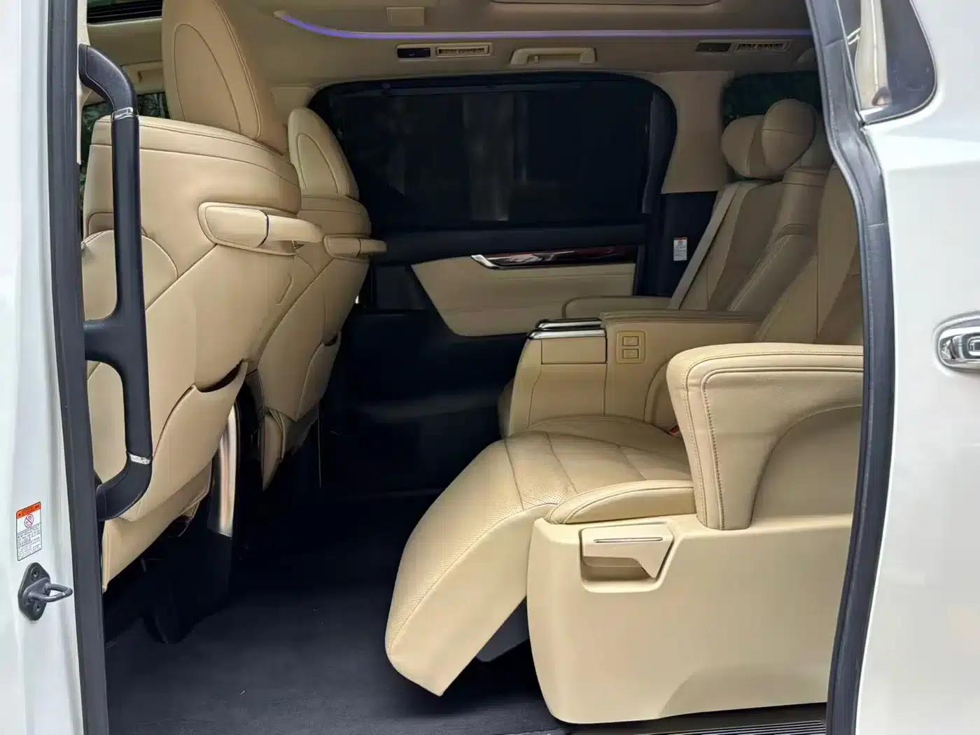 2015 Alphard 3.5L Luxury Edition — миниатюра 16