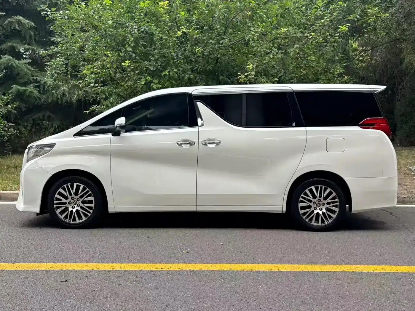 2015 Alphard 3.5L Luxury Edition — миниатюра 3