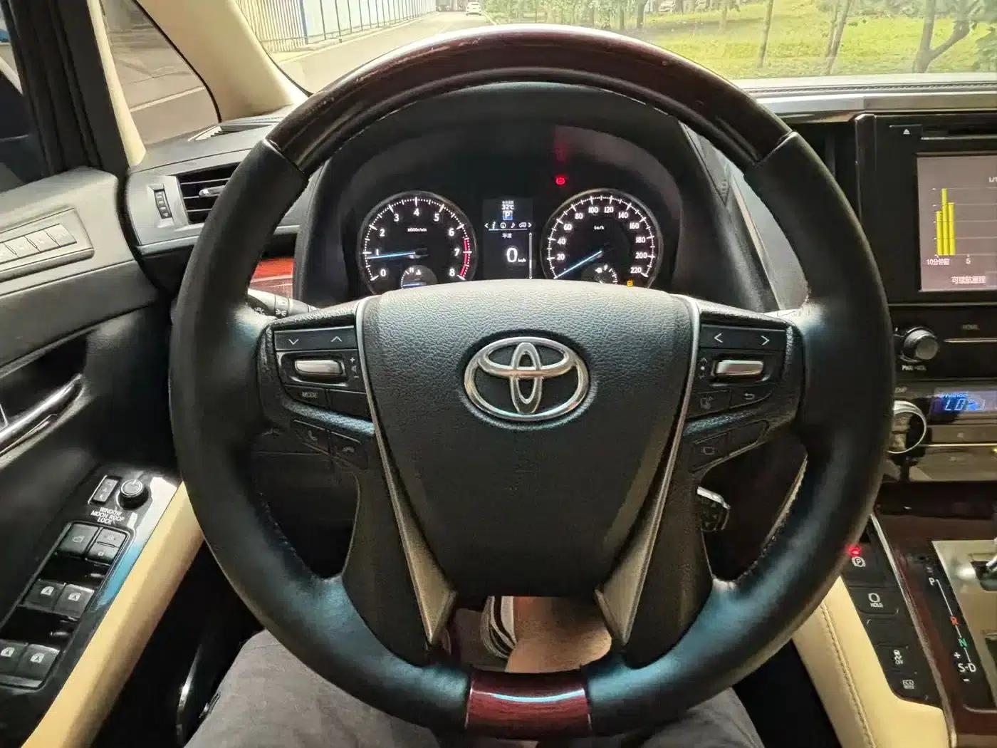 2015 Alphard 3.5L Luxury Edition — миниатюра 9