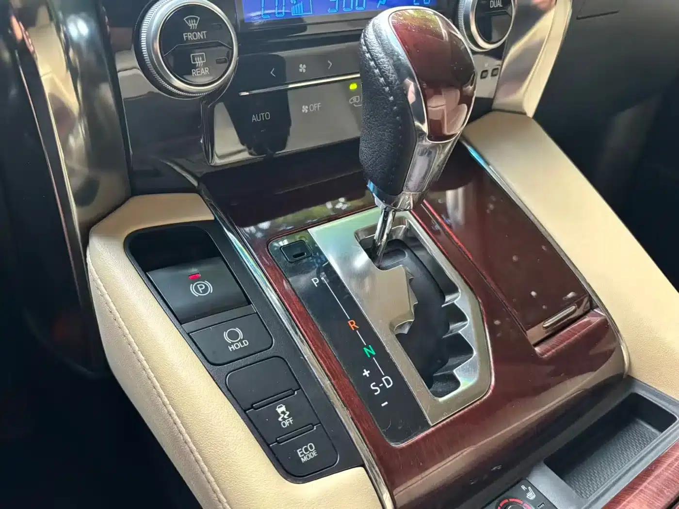 2015 Alphard 3.5L Luxury Edition — миниатюра 10
