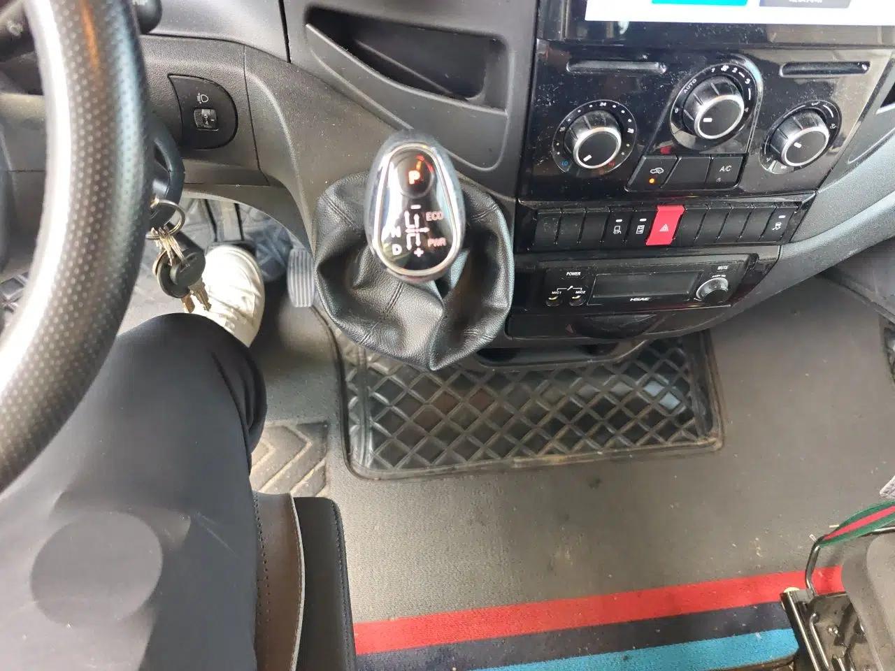 Iveco Eurocargo 2019 Kelenbinwei 3.0L 6‑Seater Converted RV — миниатюра 14