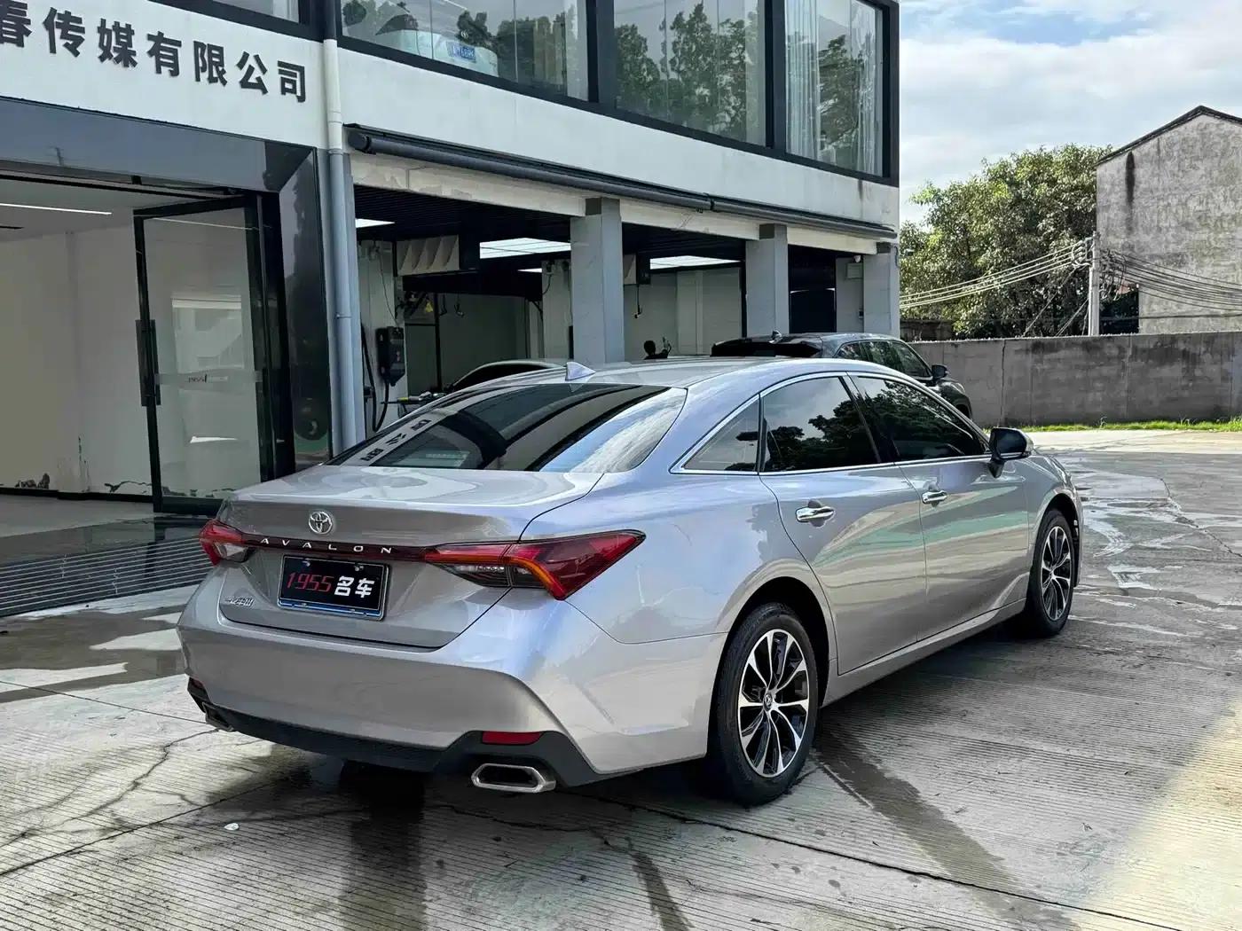 2022 Toyota Avalon 2.0L Luxury Edition — миниатюра 9