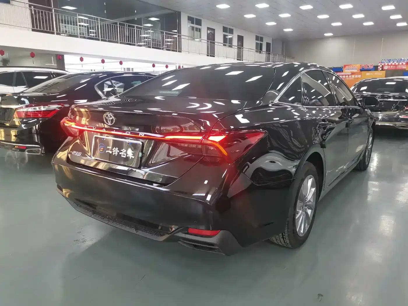 2024 Toyota Avalon 2.0L Entry-level Edition — миниатюра 3