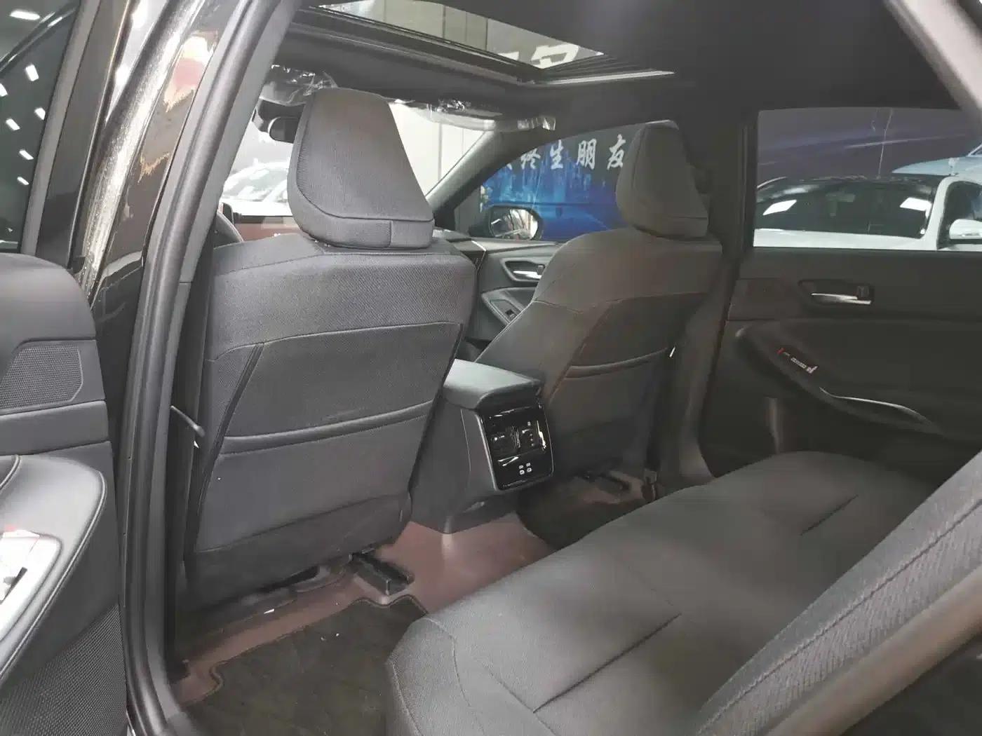 2024 Toyota Avalon 2.0L Entry-level Edition — миниатюра 6