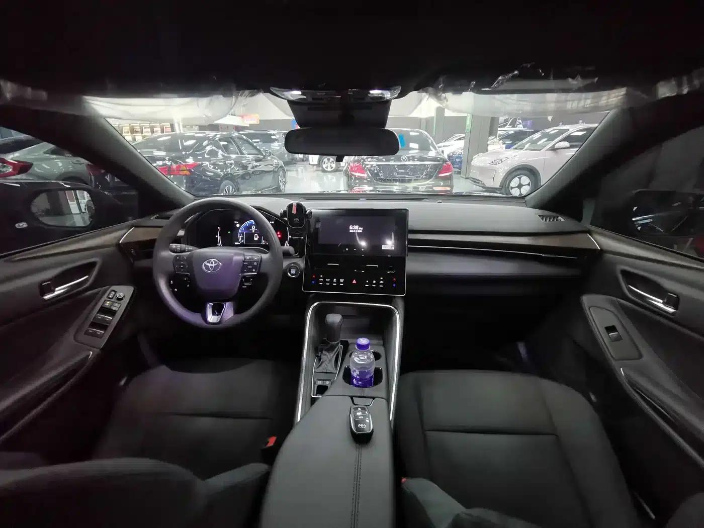 2024 Toyota Avalon 2.0L Entry-level Edition — миниатюра 8