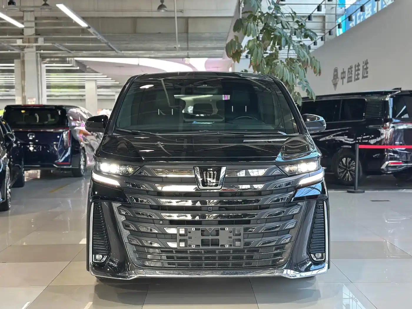 2023 Alphard Crown Hybrid 2.5L HV Supreme Edition — миниатюра 3
