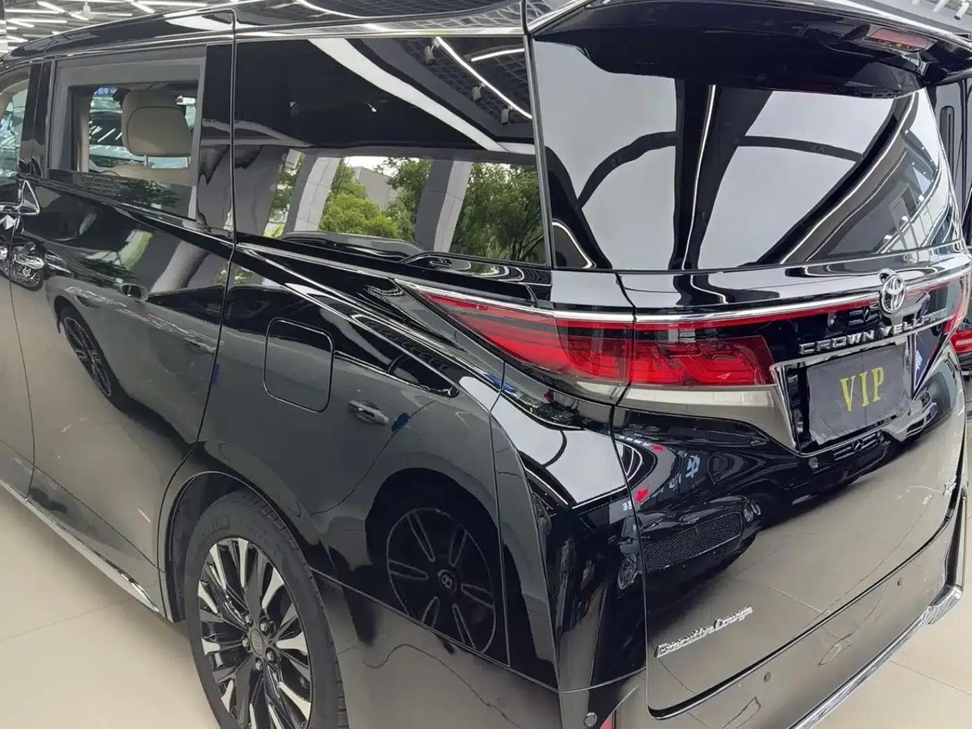 2024 Alphard Crown Hybrid 2.5L Supreme Edition — миниатюра 4