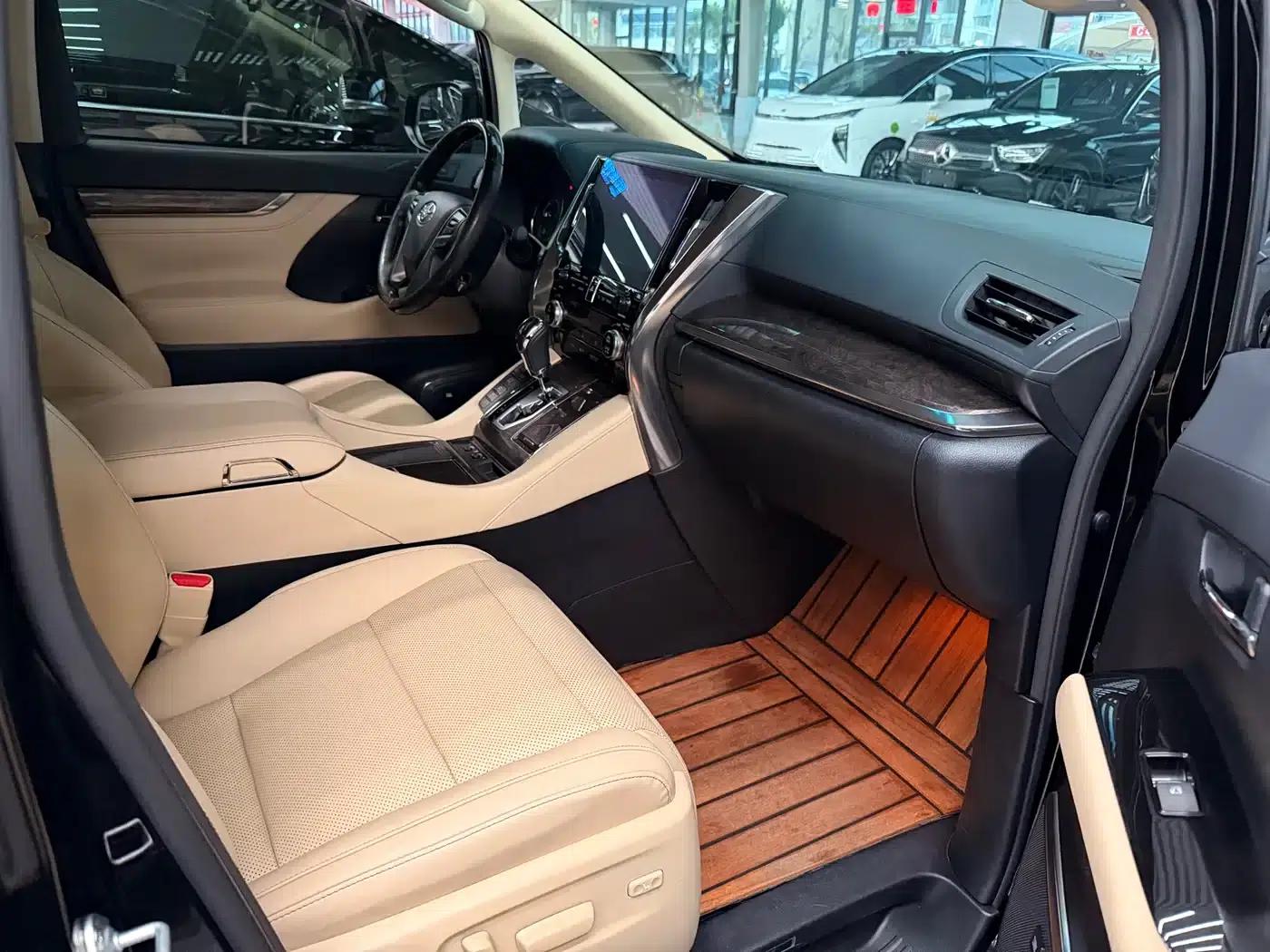 2020 Alphard Hybrid 2.5L HV Premium Edition — миниатюра 12
