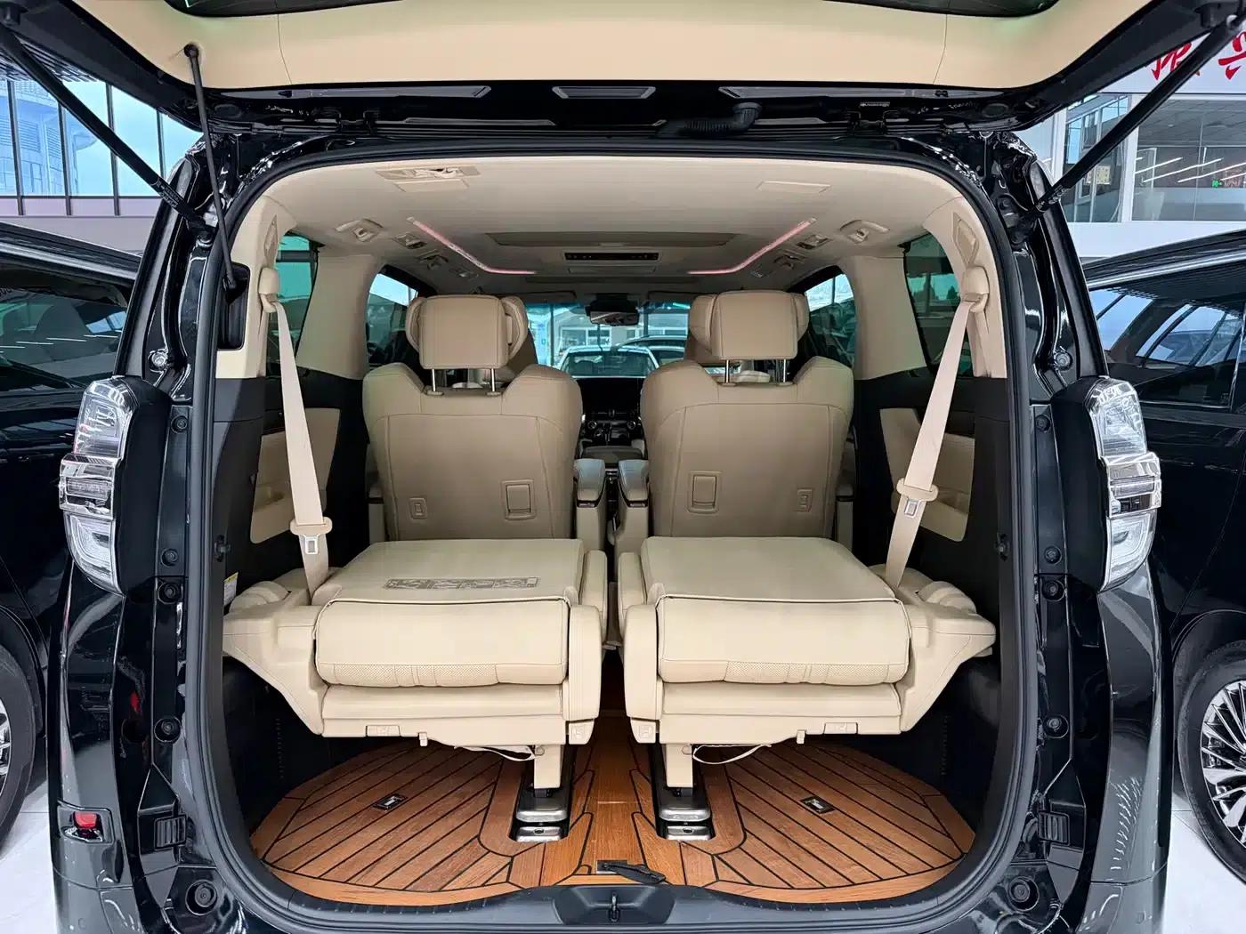 2020 Alphard Hybrid 2.5L HV Premium Edition — миниатюра 14