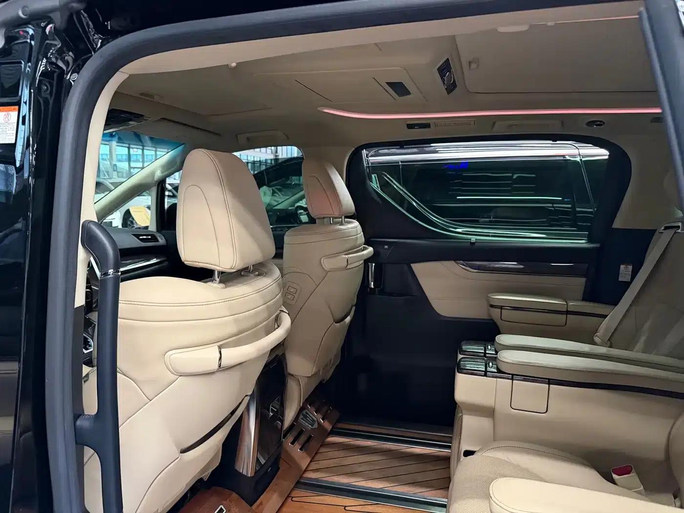 2020 Alphard Hybrid 2.5L HV Premium Edition — миниатюра 3