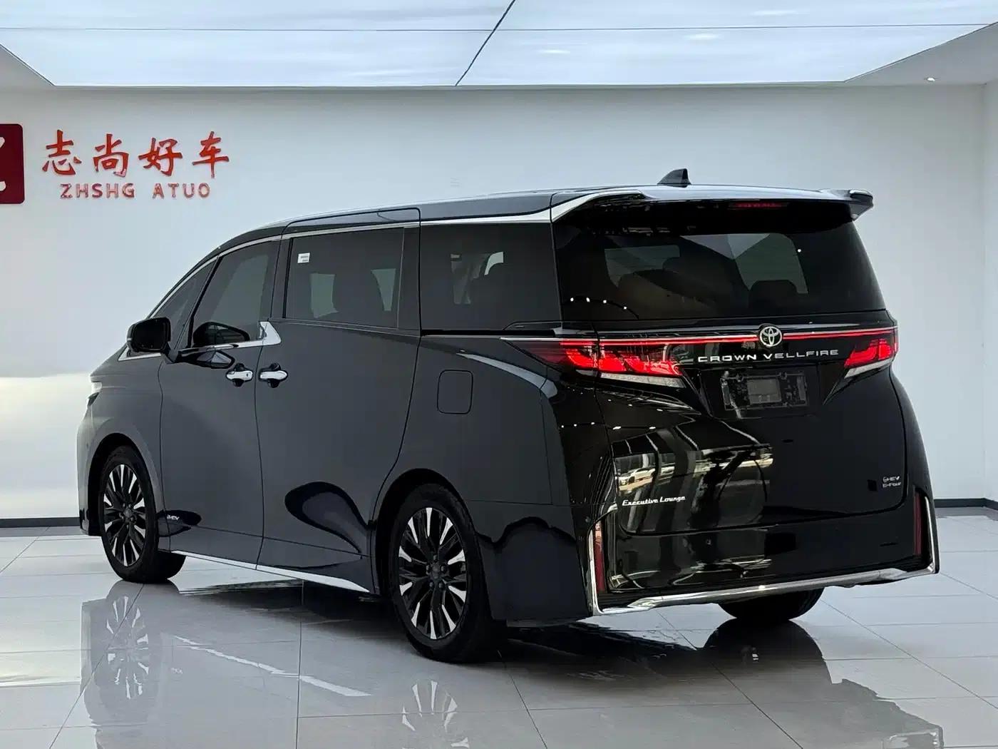 2024 Alphard Crown Hybrid 2.5L Supreme Edition — миниатюра 13