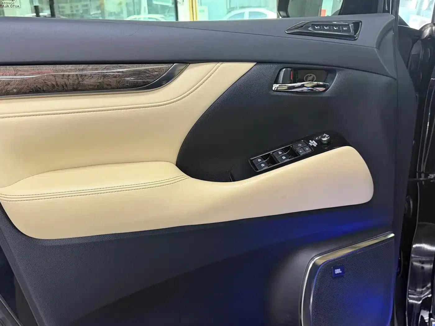 2020 Alphard Hybrid 2.5L HV Premium Edition — миниатюра 4