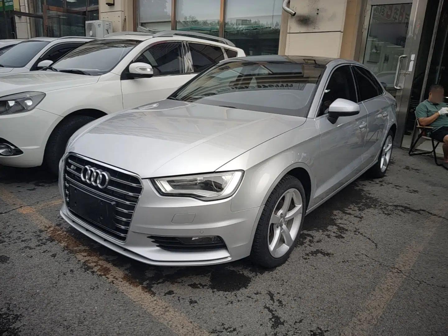 Audi A3 2014 Limousine 35 TFSI Automatic Luxury Model — миниатюра 1