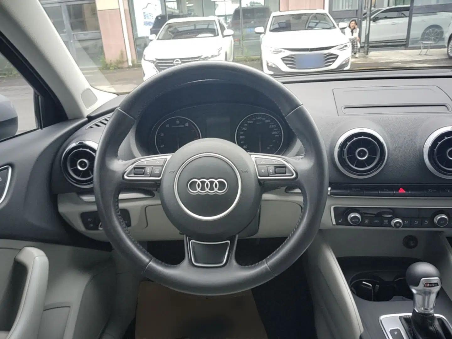 Audi A3 2014 Limousine 35 TFSI Automatic Luxury Model — миниатюра 13