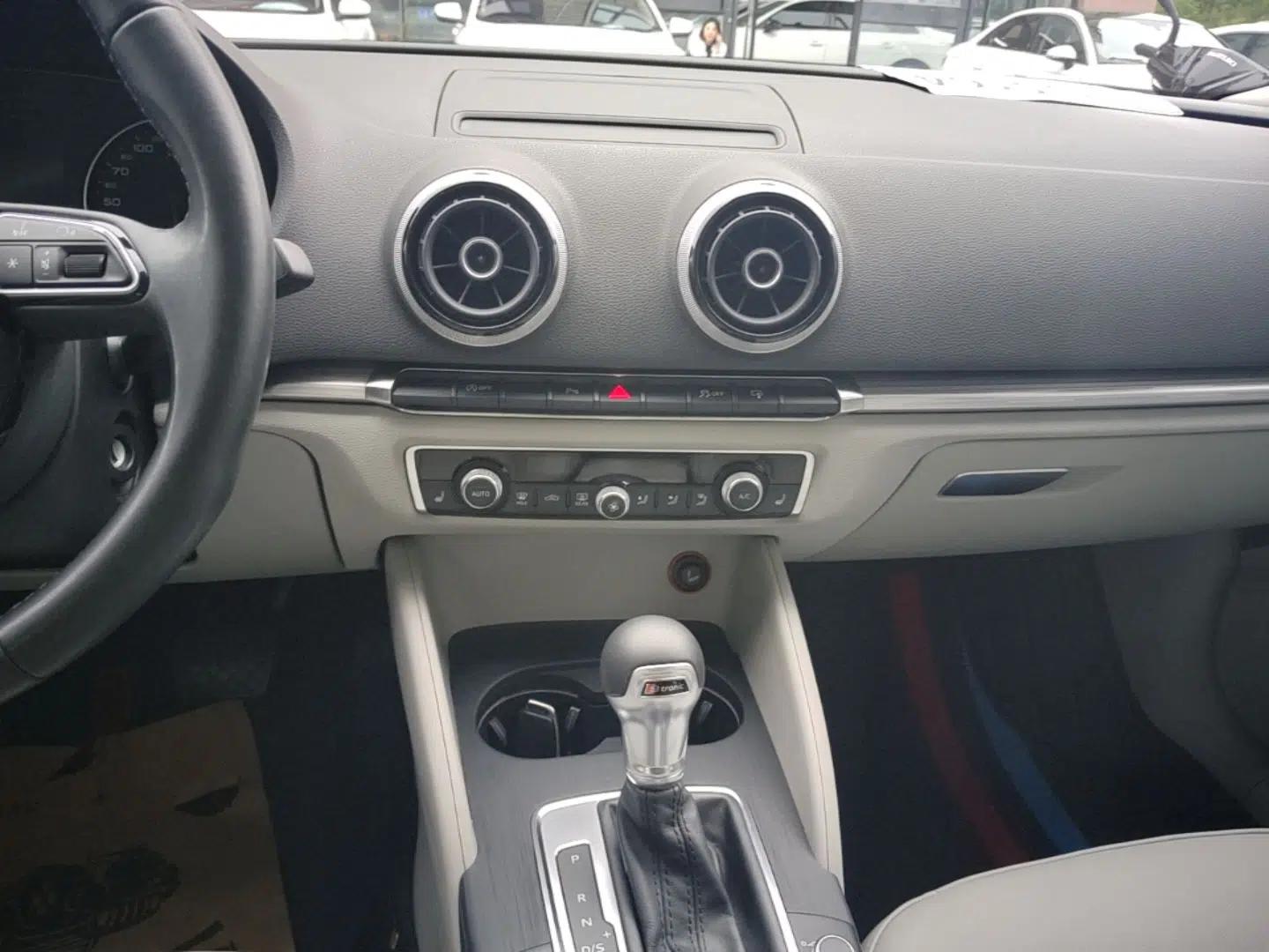 Audi A3 2014 Limousine 35 TFSI Automatic Luxury Model — миниатюра 15