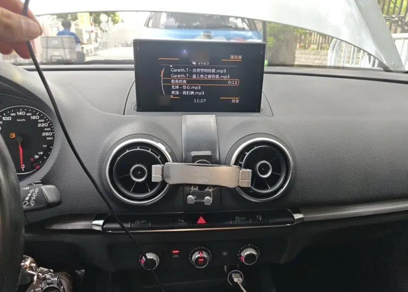 Audi A3 2014 Sportback 35 TFSI Automatic Style Edition — миниатюра 17