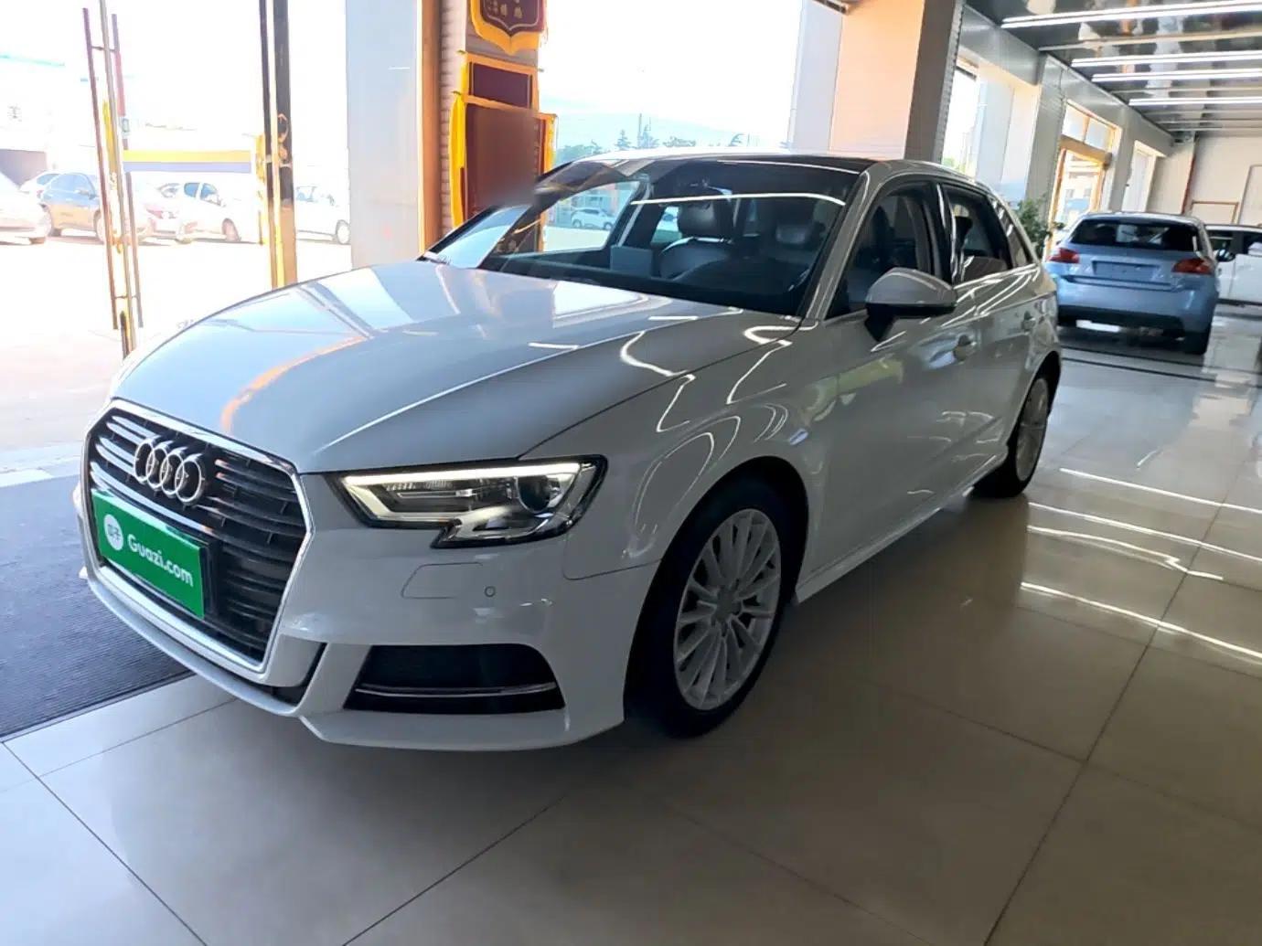 Audi A3 2018 30th Anniversary Edition Sportback 35 TFSI Fashion Model — миниатюра 1