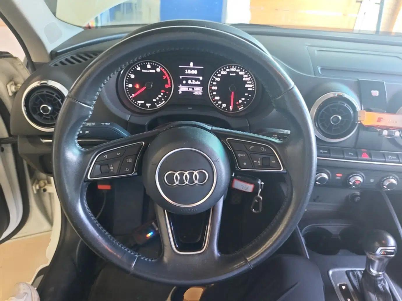 Audi A3 2018 30th Anniversary Edition Sportback 35 TFSI Fashion Model — миниатюра 13
