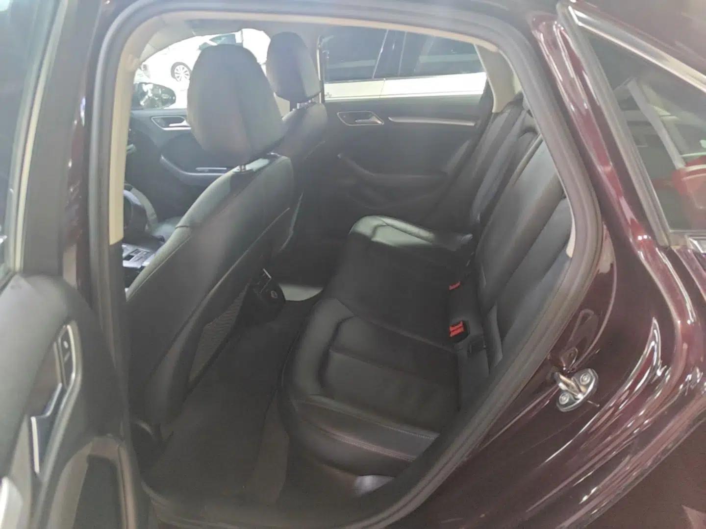 Audi A3 2015 Limousine 35 TFSI Millionth Anniversary Comfort Model — миниатюра 20