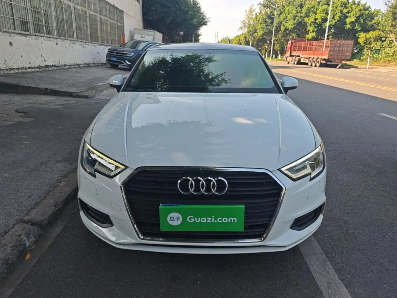Audi A3 2018 30th Anniversary Edition Limousine 35 TFSI Ambition Model — миниатюра 2