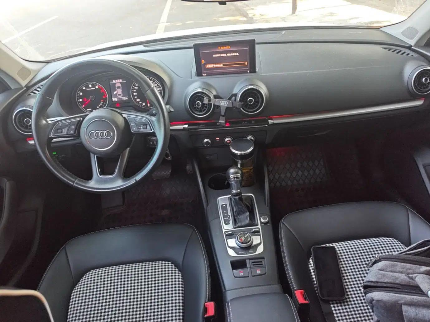Audi A3 2018 30th Anniversary Edition Limousine 35 TFSI Ambition Model — миниатюра 12