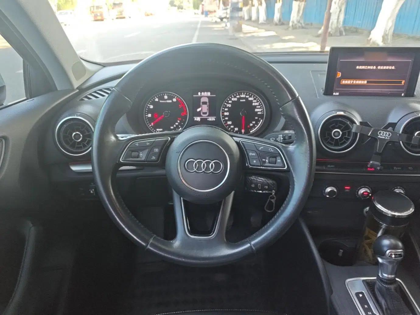 Audi A3 2018 30th Anniversary Edition Limousine 35 TFSI Ambition Model — миниатюра 13