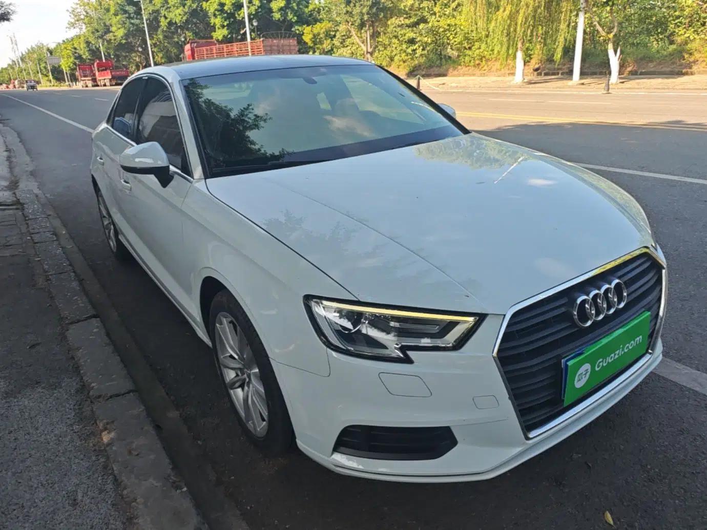 Audi A3 2018 30th Anniversary Edition Limousine 35 TFSI Ambition Model — миниатюра 3