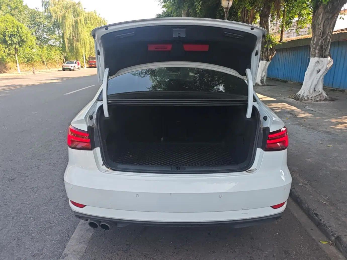 Audi A3 2018 30th Anniversary Edition Limousine 35 TFSI Ambition Model — миниатюра 22