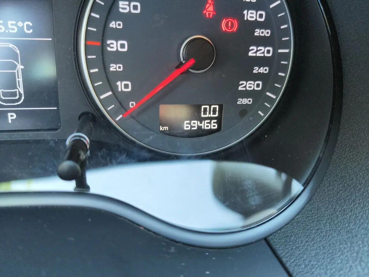 Audi A3 2010 Sportback 1.8T Luxury Model — миниатюра 12