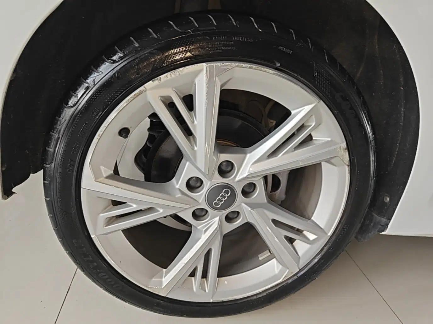 Audi A3 2021 Sportback 35 TFSI Stylish and Elegant Model — миниатюра 16