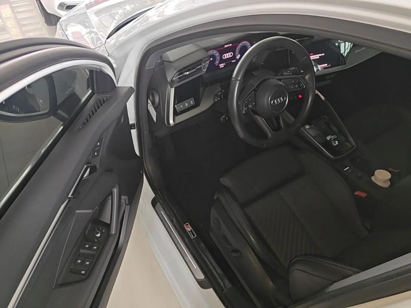 Audi A3 2021 Sportback 35 TFSI Stylish and Elegant Model — миниатюра 23